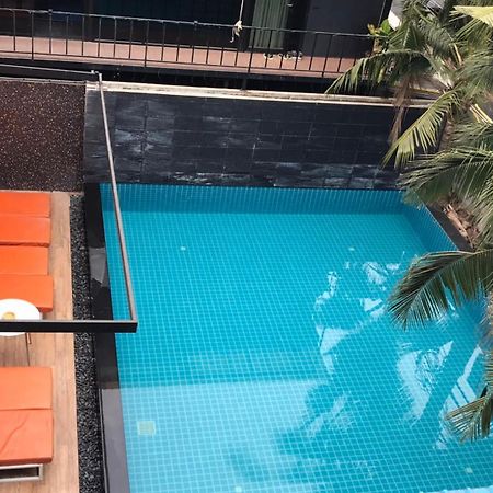 V20 Boutique Jacuzzi Hotel - Sha Extra Plus Bangkok Bagian luar foto