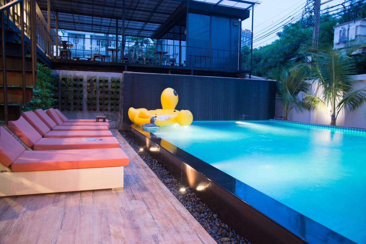 V20 Boutique Jacuzzi Hotel - Sha Extra Plus Bangkok Bagian luar foto