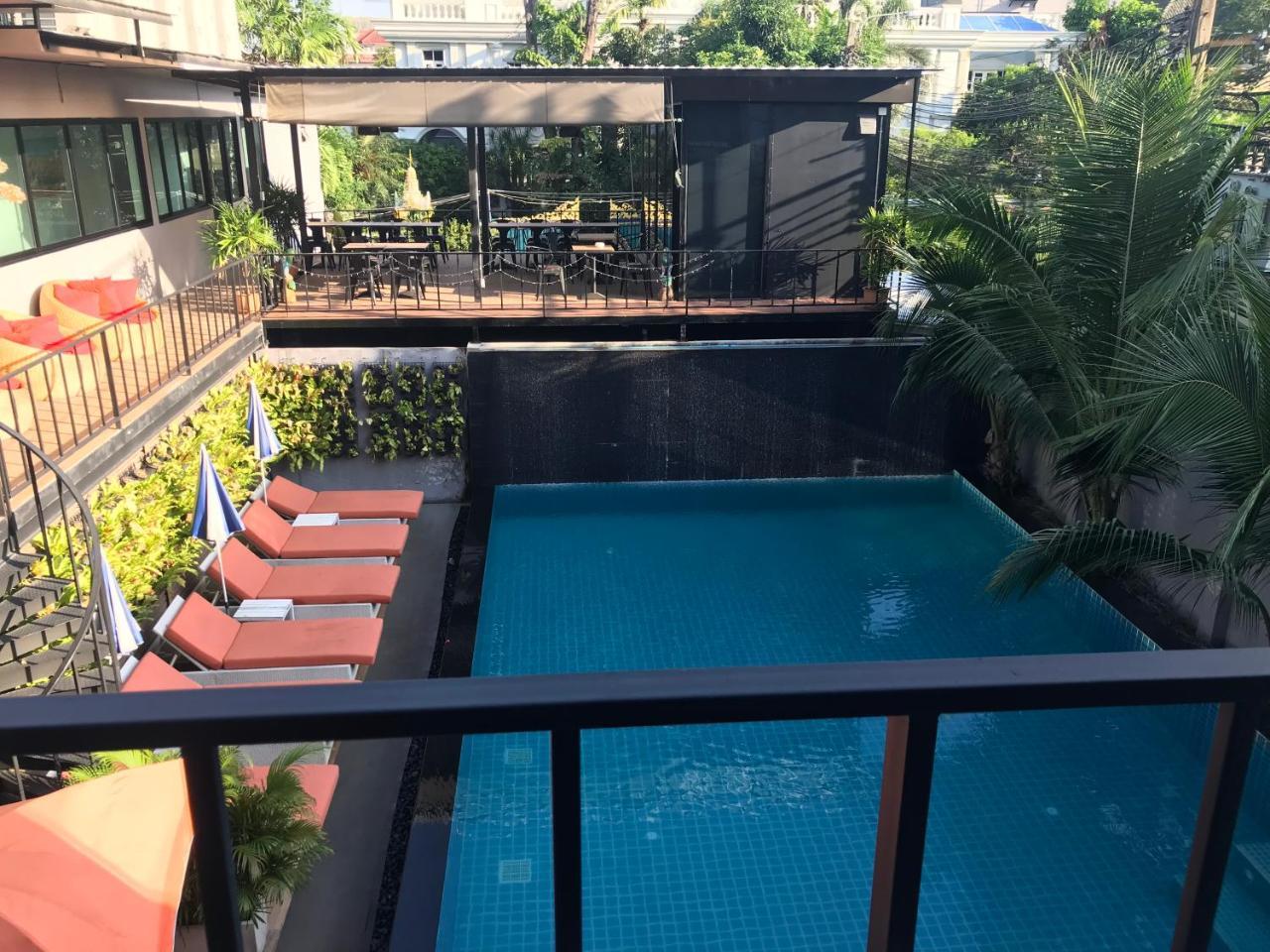 V20 Boutique Jacuzzi Hotel - Sha Extra Plus Bangkok Bagian luar foto